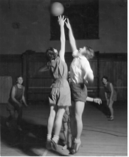 1935 women's basketball game.