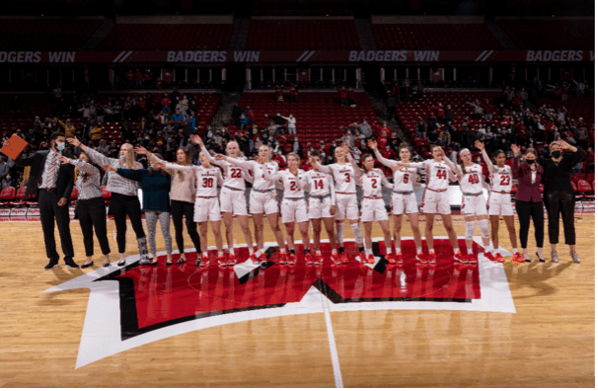 2021-22 women's basketball team photo.